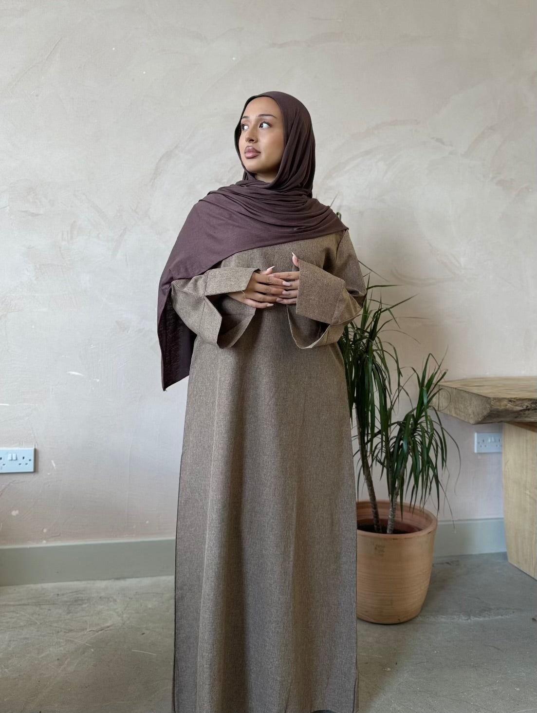Closed Linen Abaya- Coffee